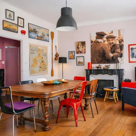 Superbe Decoration Atypique Et Coloree - 5 Personnes Apartment